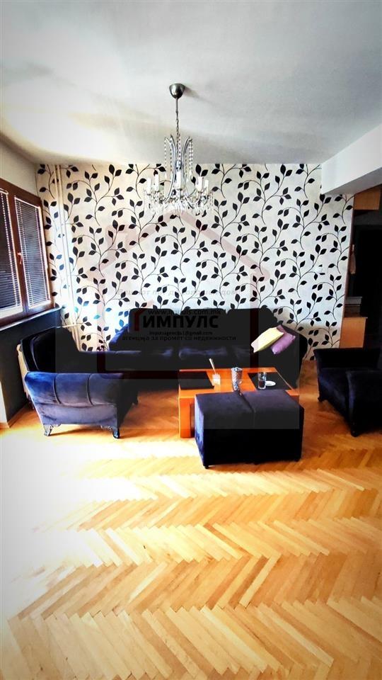 COMFORTABLE THREE-ROOM APARTMENT LOCATED IN THE CENTER