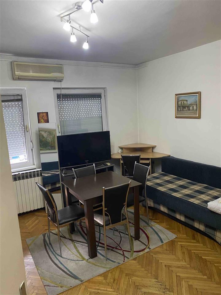 Se izdava garsonjera od 30m2 vo Centar