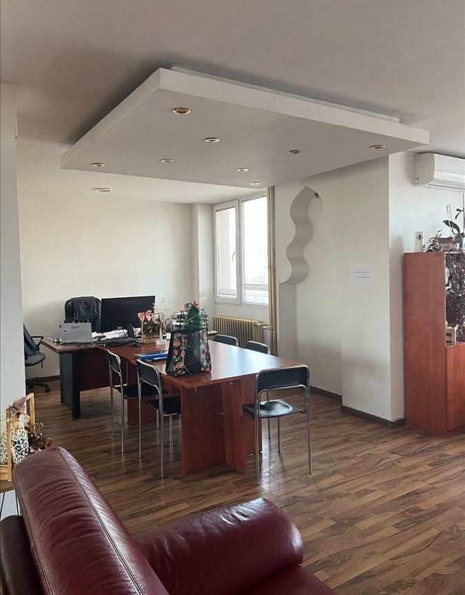 Namesten stan od 91m2 pogoden za kancelarija vo Centar