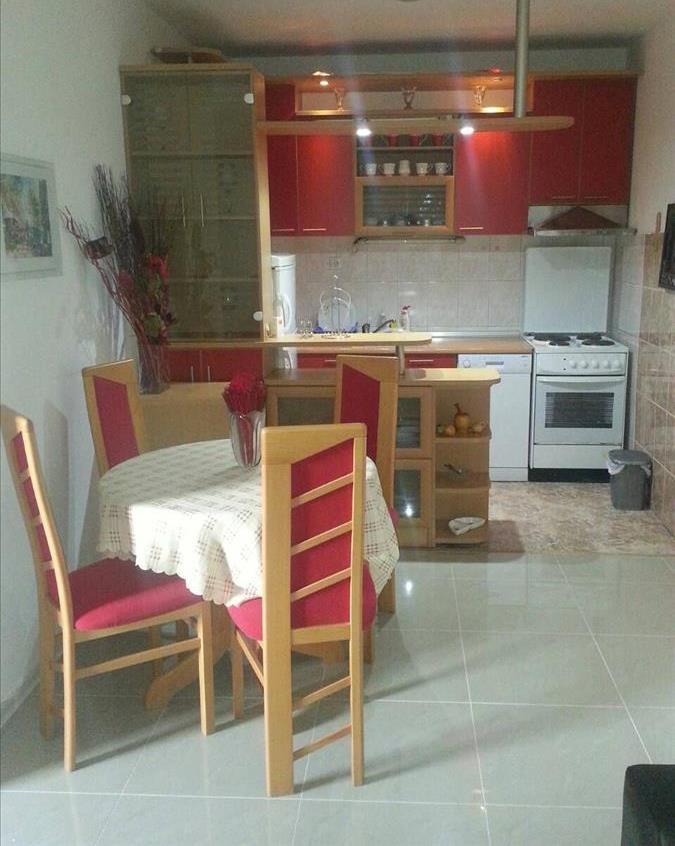 SE IZDAVA namesten stan vo Crnice,vo blizina na KAM