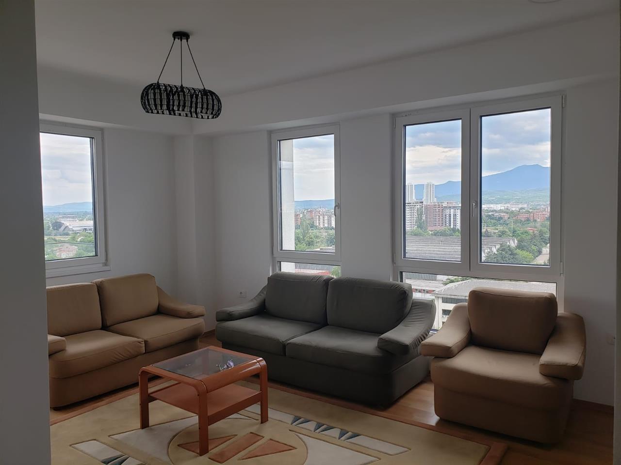 SE IZDAVA NOV NAMESTEN TROSOBEN STAN VO EAST GATE LIVING