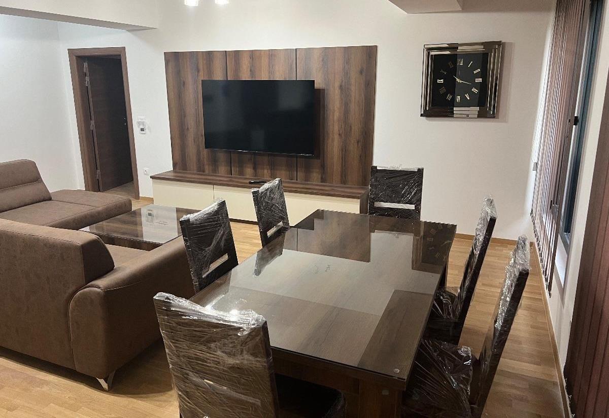 SE IZDAVA luxsuzen ne vseluvan stan na Vodnjanska