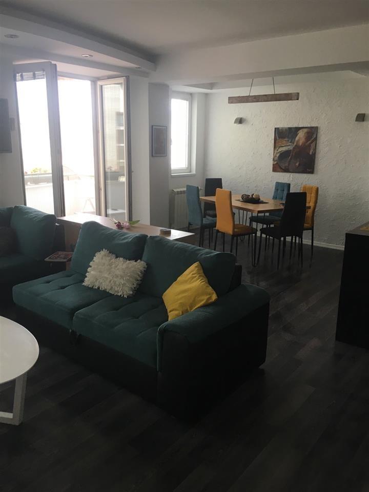 Se izdava namesten stan od 85m2 vo Centar