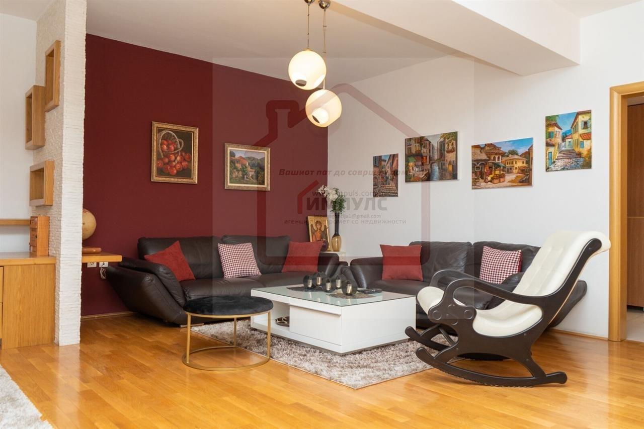 COMFORTABLE AND MODERN FOUR-ROOM APARTMENT IN THE CENTER