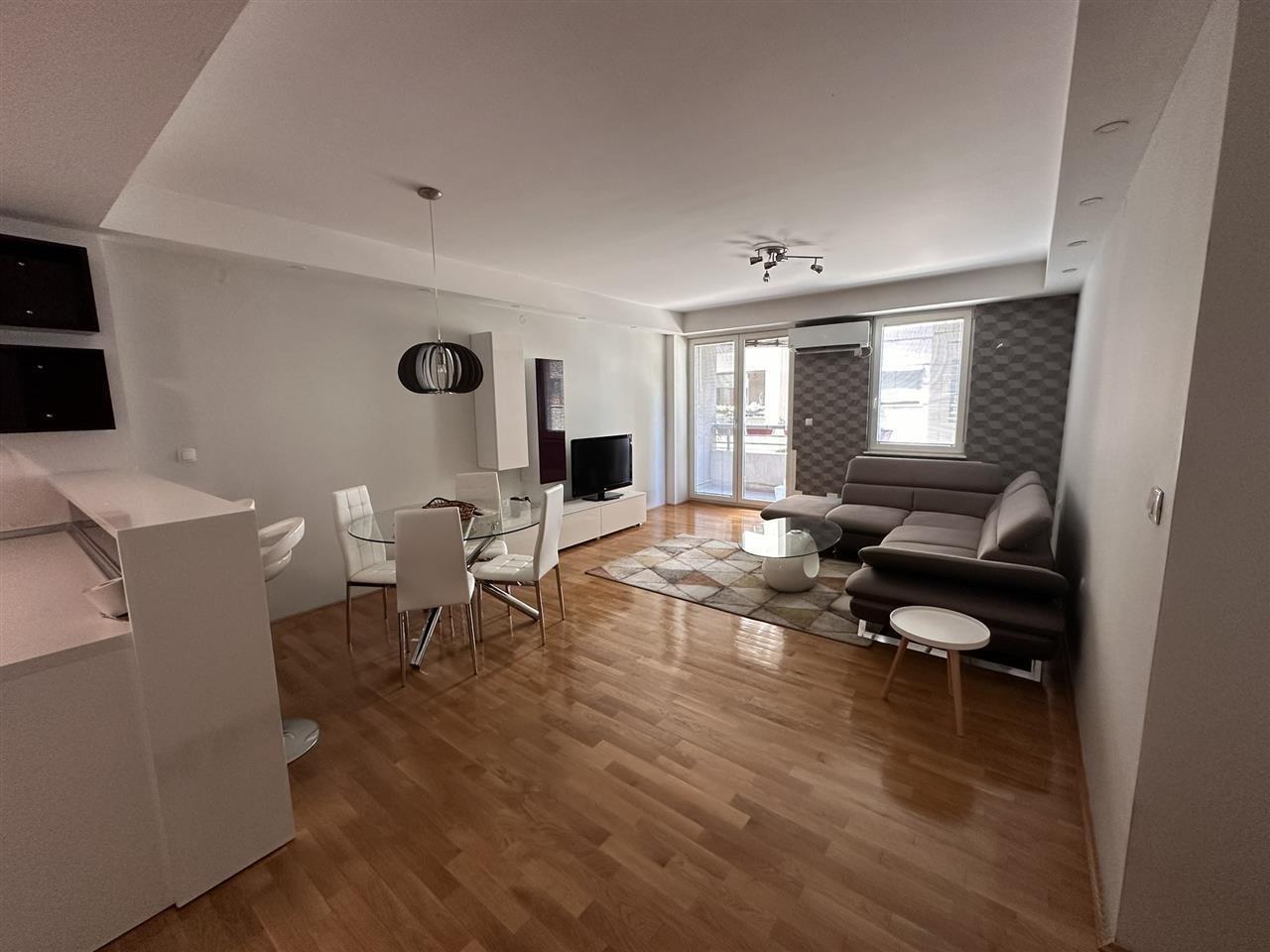 Se izdava luksuzen stan od 78m2 vo kompleks MIDA