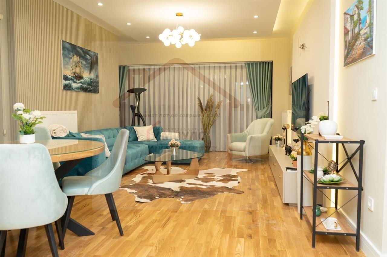 EXCEPTIONALLY MODERN THREE-ROOM APARTMENT IN THE CENTER