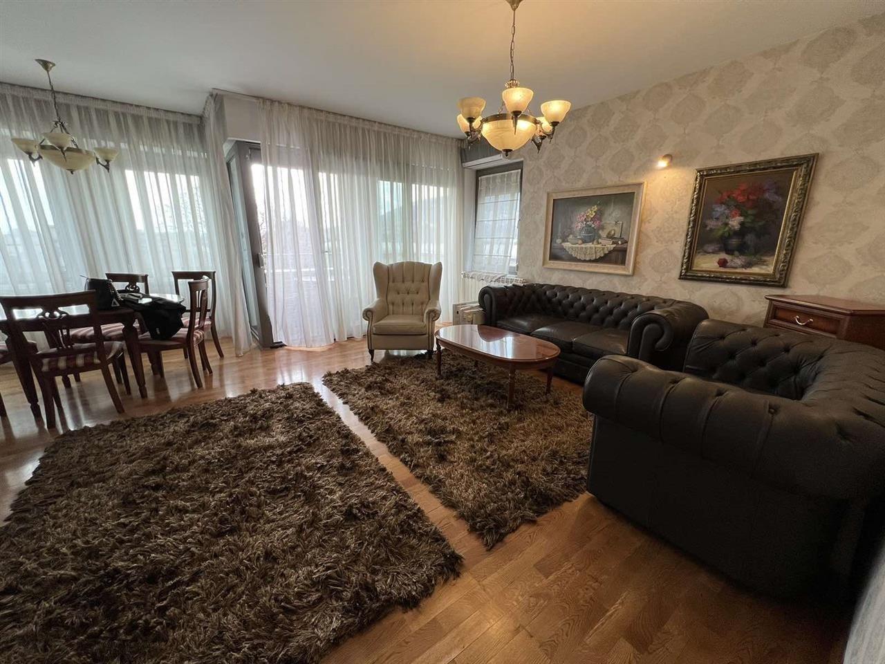 Se Izdava stan od 89m2 so 3 spalni vo Centar Ramstore