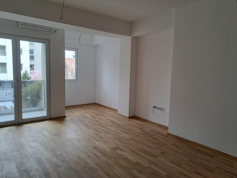 I am renting out a new, unoccupied apartment in n. Chrom