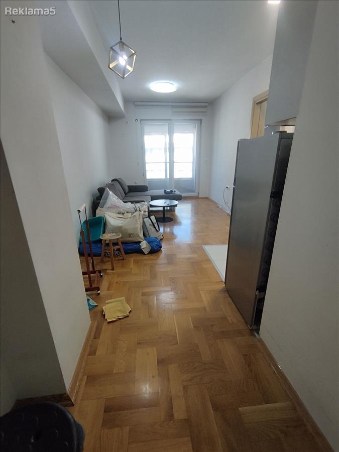 Prodazba na stan vo Aerodrom 40m2 (zgradata na Delicia)