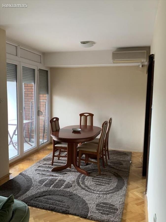 RENOVIRAN NAMESTEN STAN 64M2 AERODROM TRI BISERI