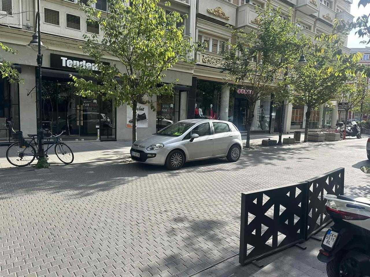 Se izdava nov dukjan strog Centar, Plostad
