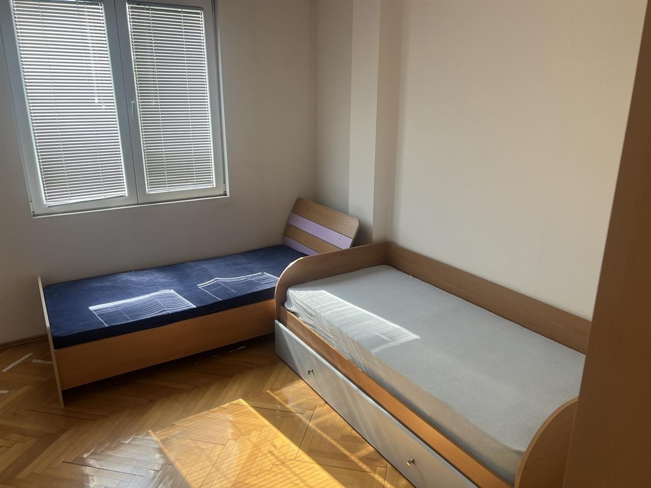 Izdavam stan vo topansko pole 85 m2