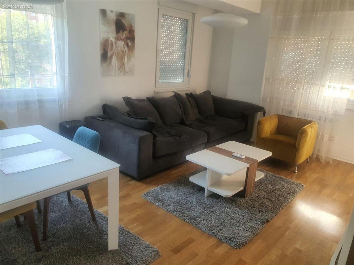 FURNISHED APARTMENT 78M2 2 BEDROOMS AND GARAGE AIRPORT EQUILIBRIUM
