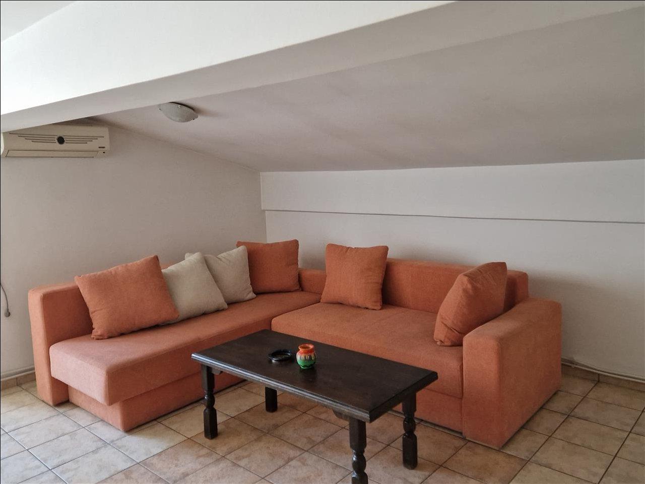 I am renting a four-room furnished apartment in Debar neighborhood