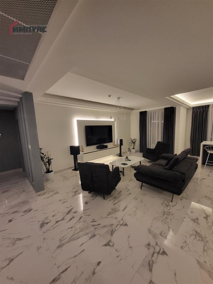 LUXURY THREE-ROOM APARTMENT IN AN ATTRACTIVE LOCATION AT THE AIRPORT