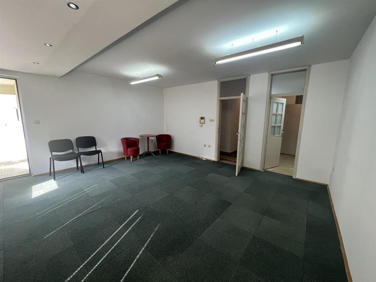 PRAZEN TROSOBEN 85m2 CENTAR UNIVERZALNA