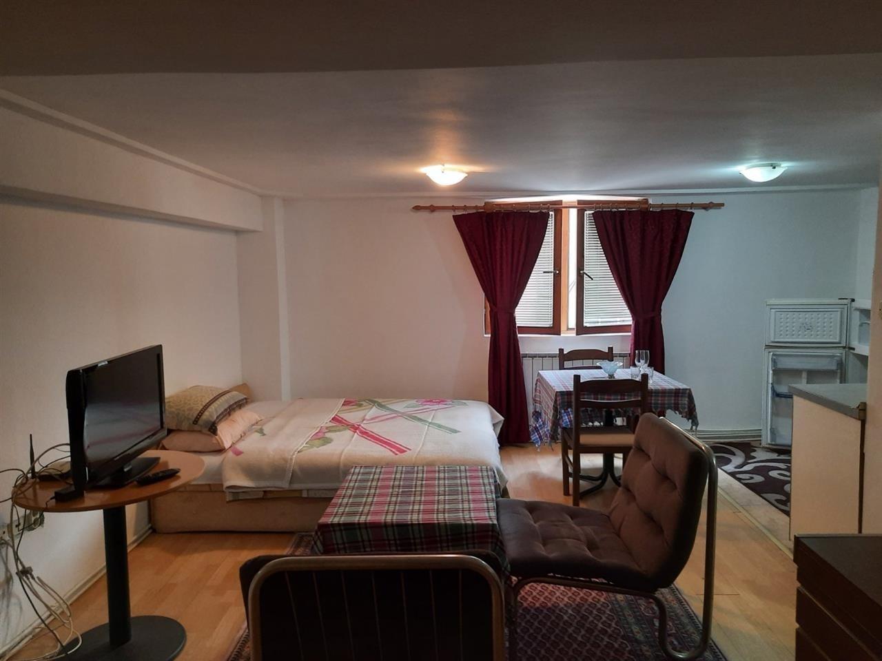 I am renting a furnished studio apartment in Debar neighborhood
