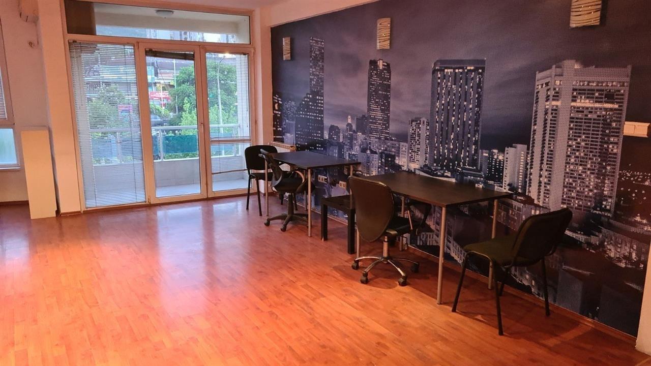 EMPTY THREE-ROOM APARTMENT IN THE CENTER, NEAR THE CATHOLIC CHURCH