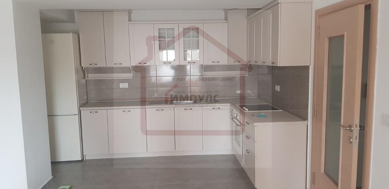 EMPTY THREE-ROOM APARTMENT IN A SUPER LOCATION AT THE AIRPORT