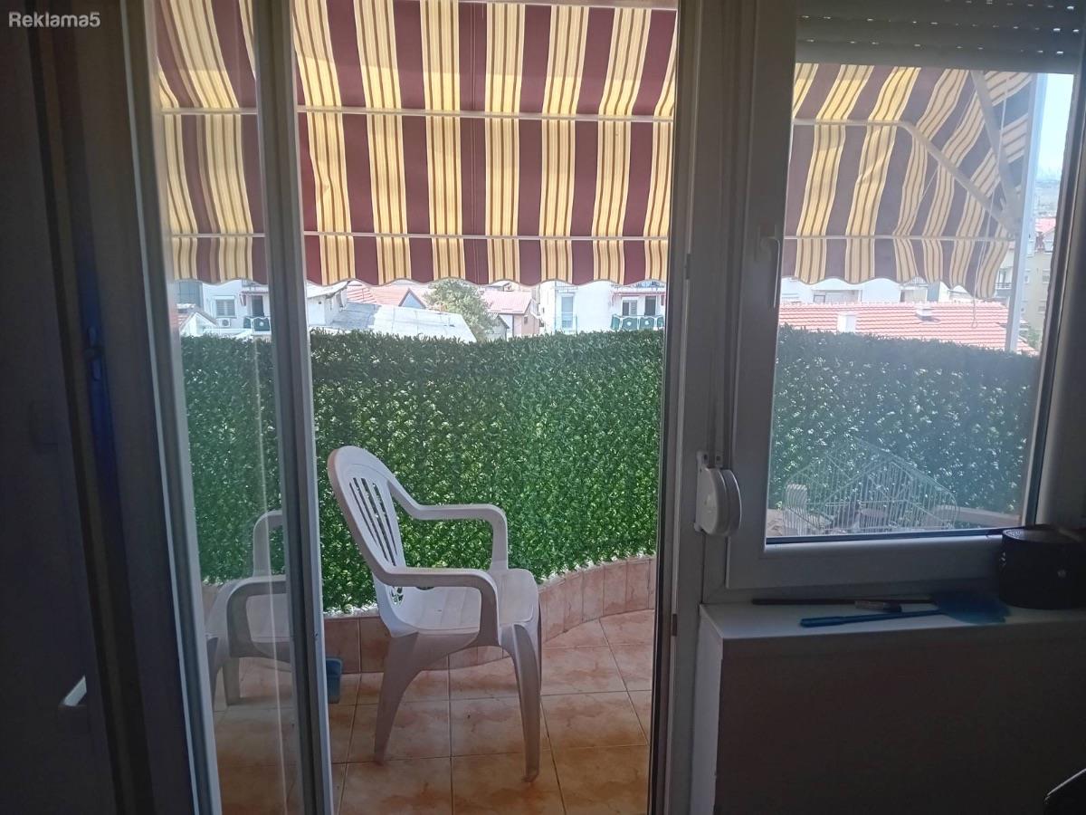 FOR SALE FURNISHED TWO-ROOM 45M2 APARTMENT IN GJORCE PETROV