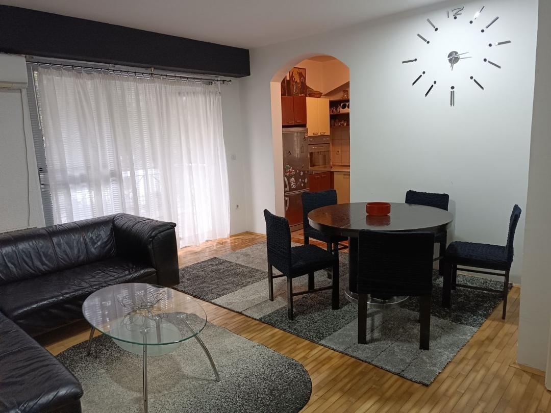 Se izdava stan vo Crnice od 62m2