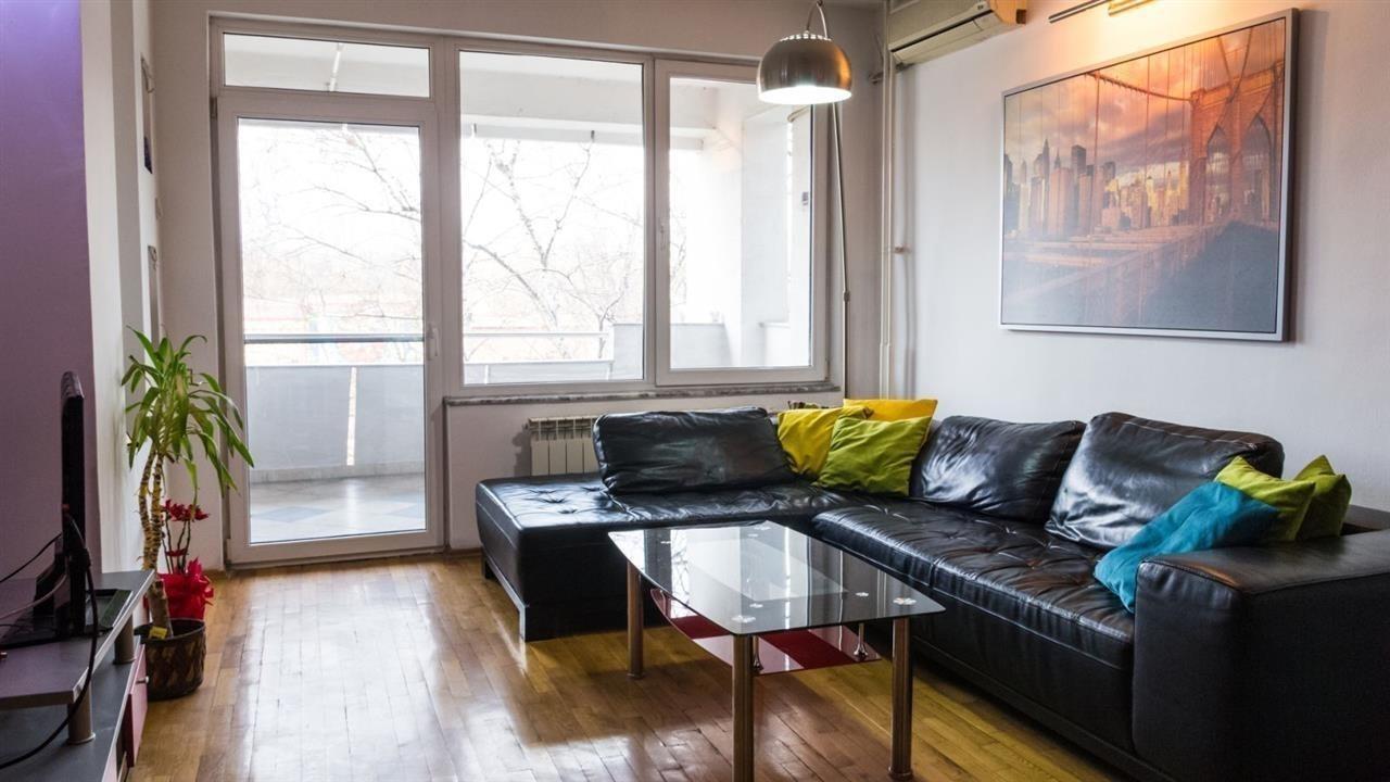 Se izdava namesten stan od 60m2 vo Centar