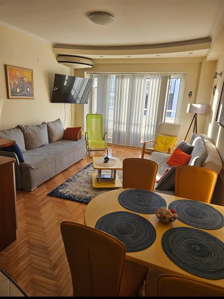 Studio apartment for rent in the center with a lake view