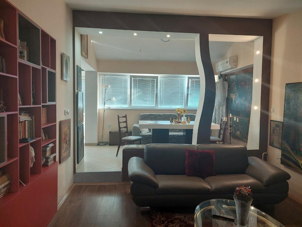 Se izdava stan 105m2,2spalni,karsi City mall,5kat bez lift