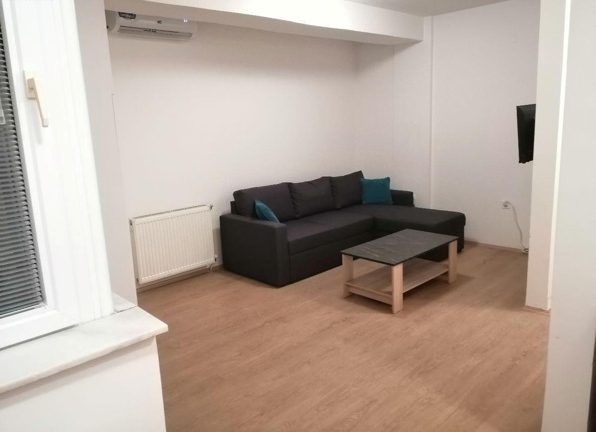 SE IZDAVA NAMESTENA GARSONIERA VO CENTAR NA JUZEN BULEVAR