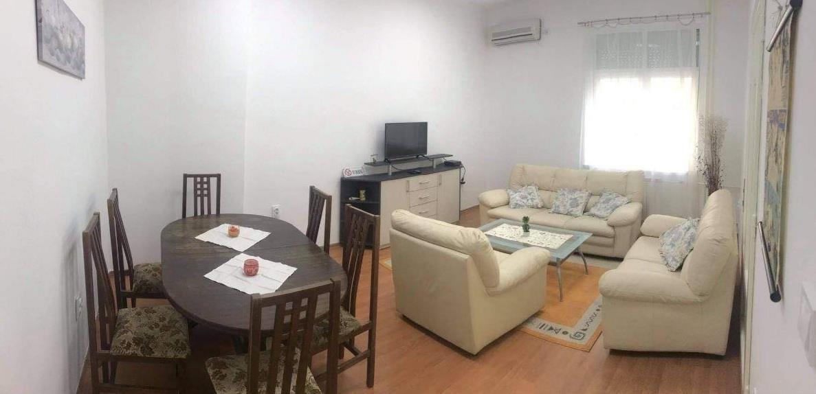 Se izdava namesten stan od 97m2 vo Centar