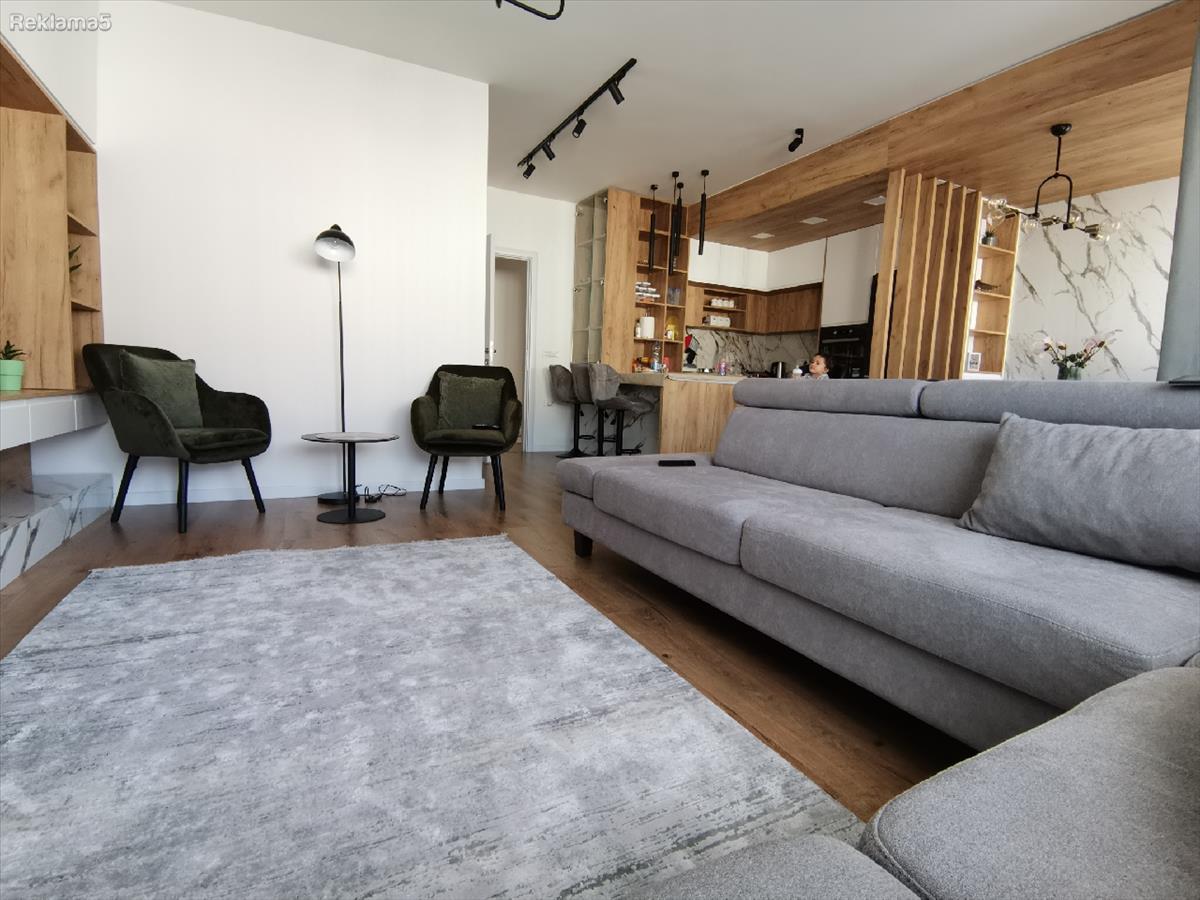 Se prodava moderen namesten stan 111m2
