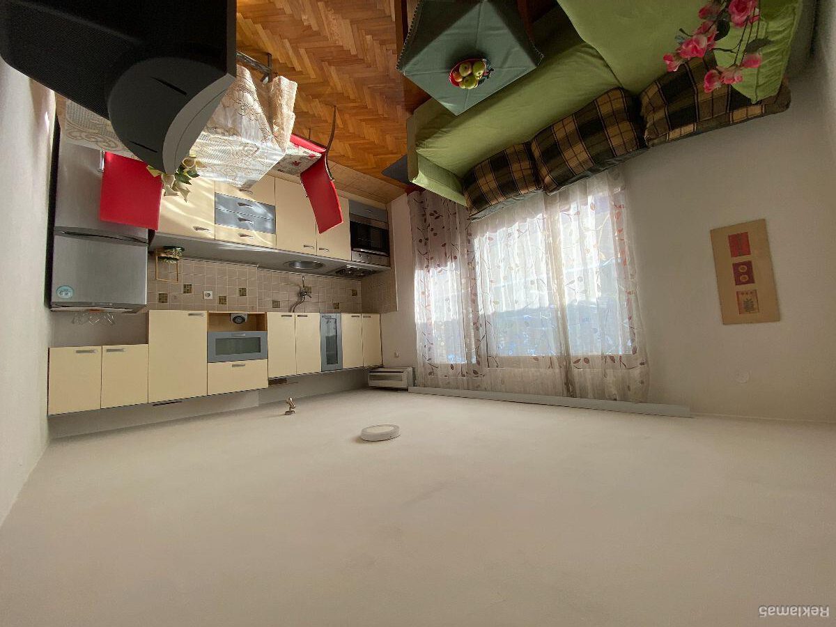 I am selling an apartment in Aerodrom, behind Skopyanka