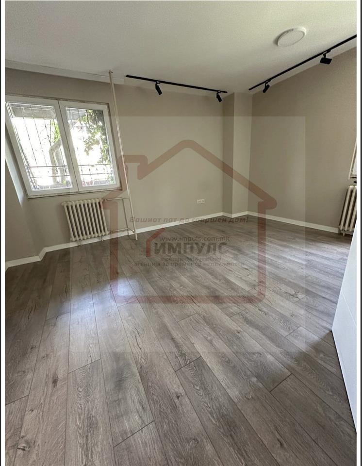 EMPTY FOUR-ROOM APARTMENT IN A GREAT LOCATION IN THE CENTER