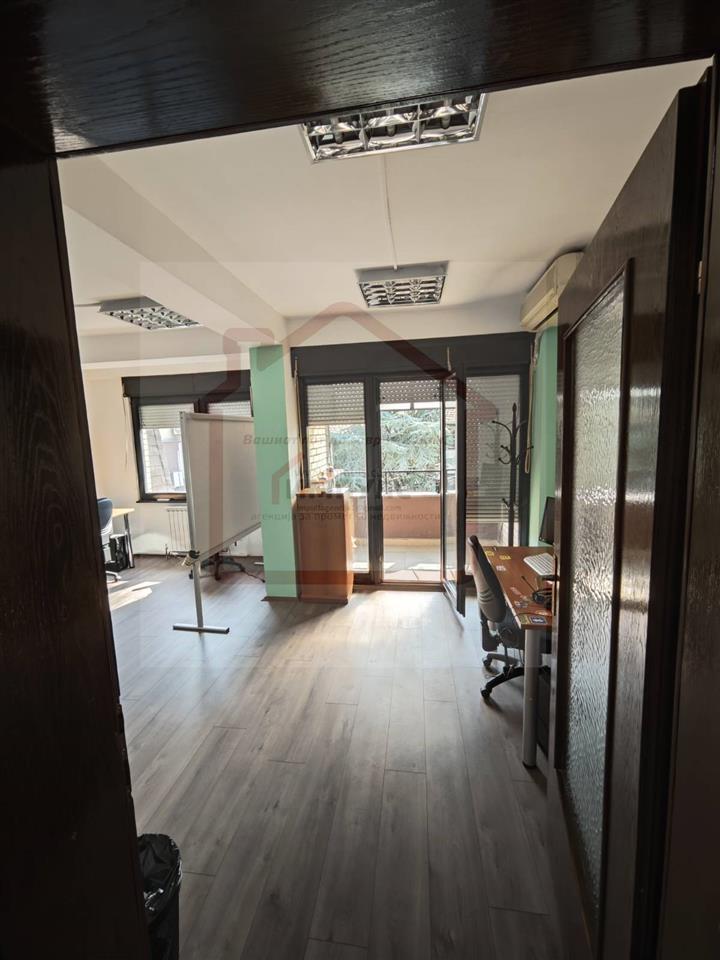BUSINESS SPACE WITH LOCATION IN THE CENTER