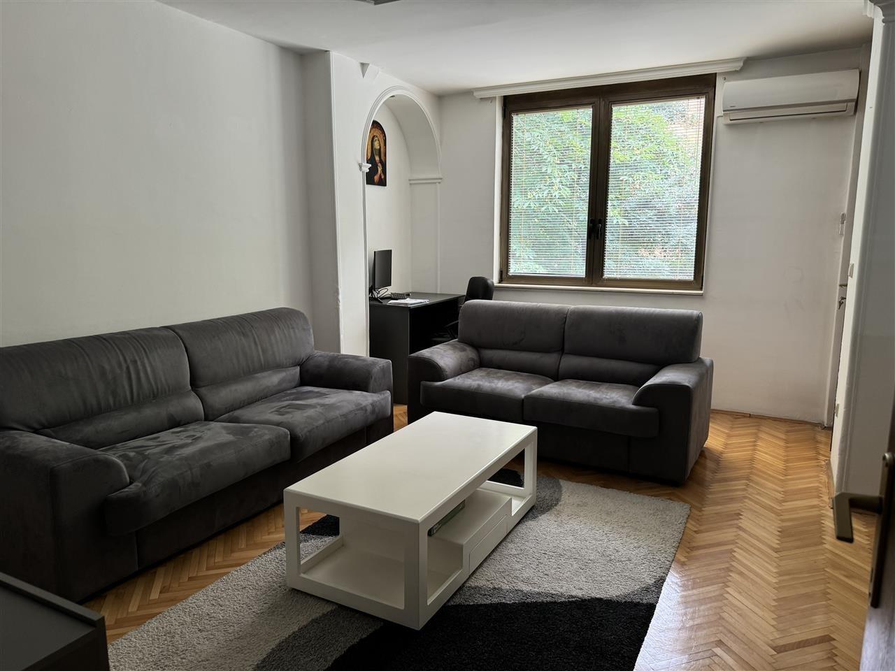 Se izdava trosoben stan vo Novo Lisice