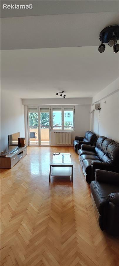 WE ARE SELLING AN 89M2 3 BEDROOM APARTMENT WITH WATER IN THE DOSITEJ OBRADOVIĆ SCHOOL