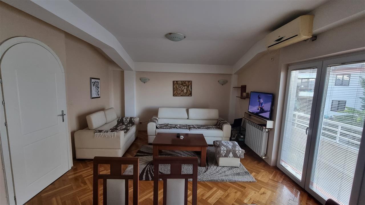 Se izdava namesten stan od 64m2 nad MVR - Vodno