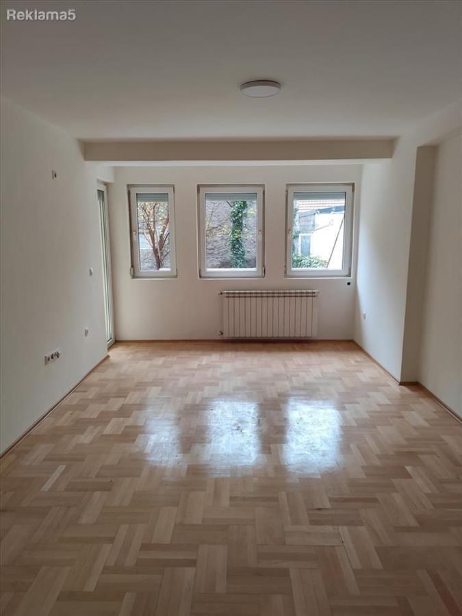 PRIZEMJE 2 SPALNI SO DVOR NA IMOTEN LIST 80M2, K.VODA RAMPA