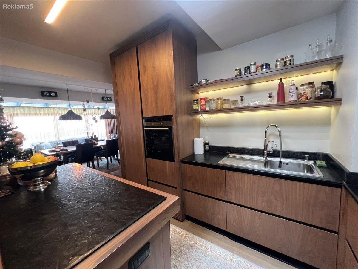 Se prodava stan 152m2 vo Park Hotel Residence