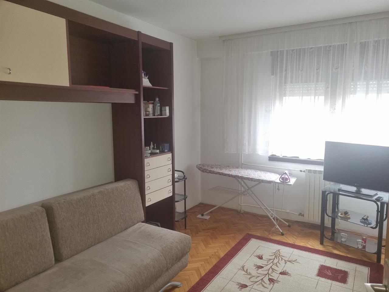 Se iznajmuva stan od 79m2 blizu Hotel Russia
