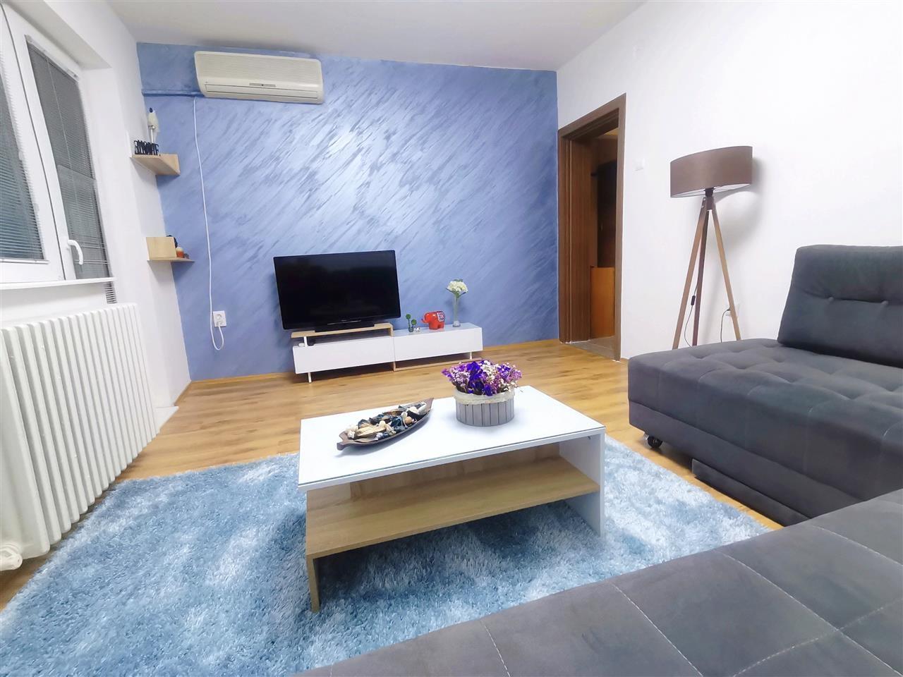 Fully furnished apartment 45m2 for rent in the center (square)