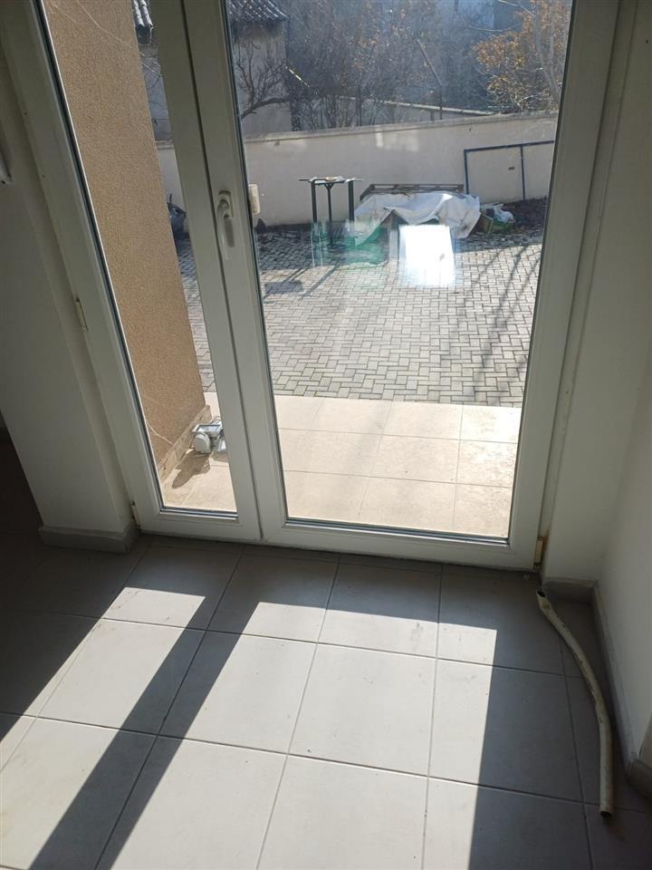 Iznajmuvame prazen stan 53m2 vo Hrom