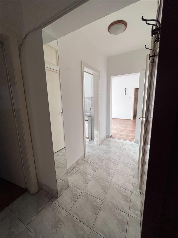 Taftalidze 1 66m2 trosoben prazen stan