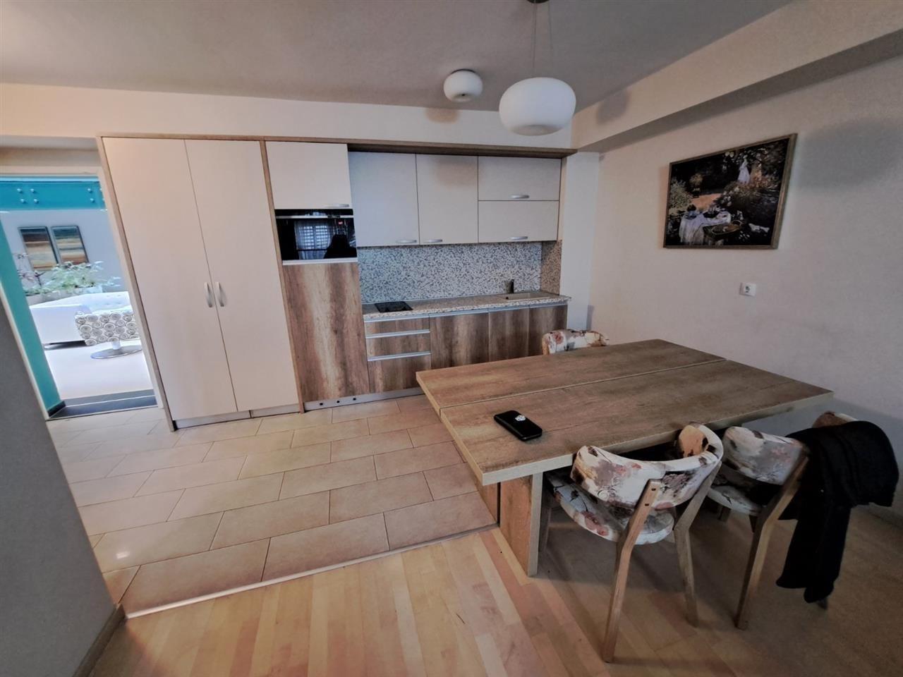 SE IZNAJMUVA LUKSUZEN APARTMAN VO AERODROM,KAPITOL MALL