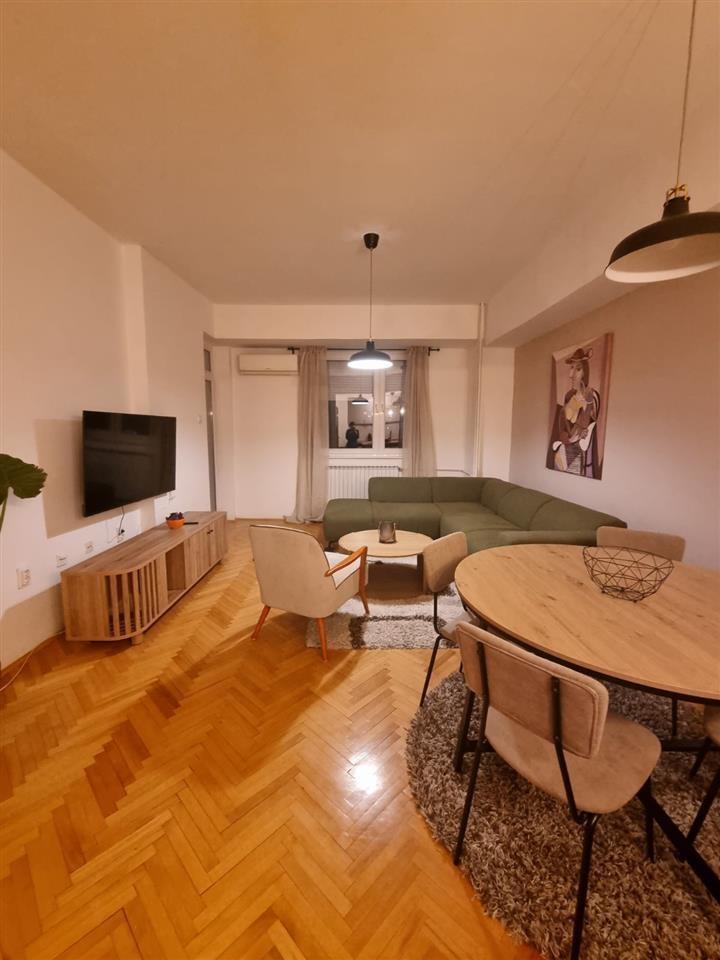 LUX DVOSOBEN STAN VO KARPOSH 3