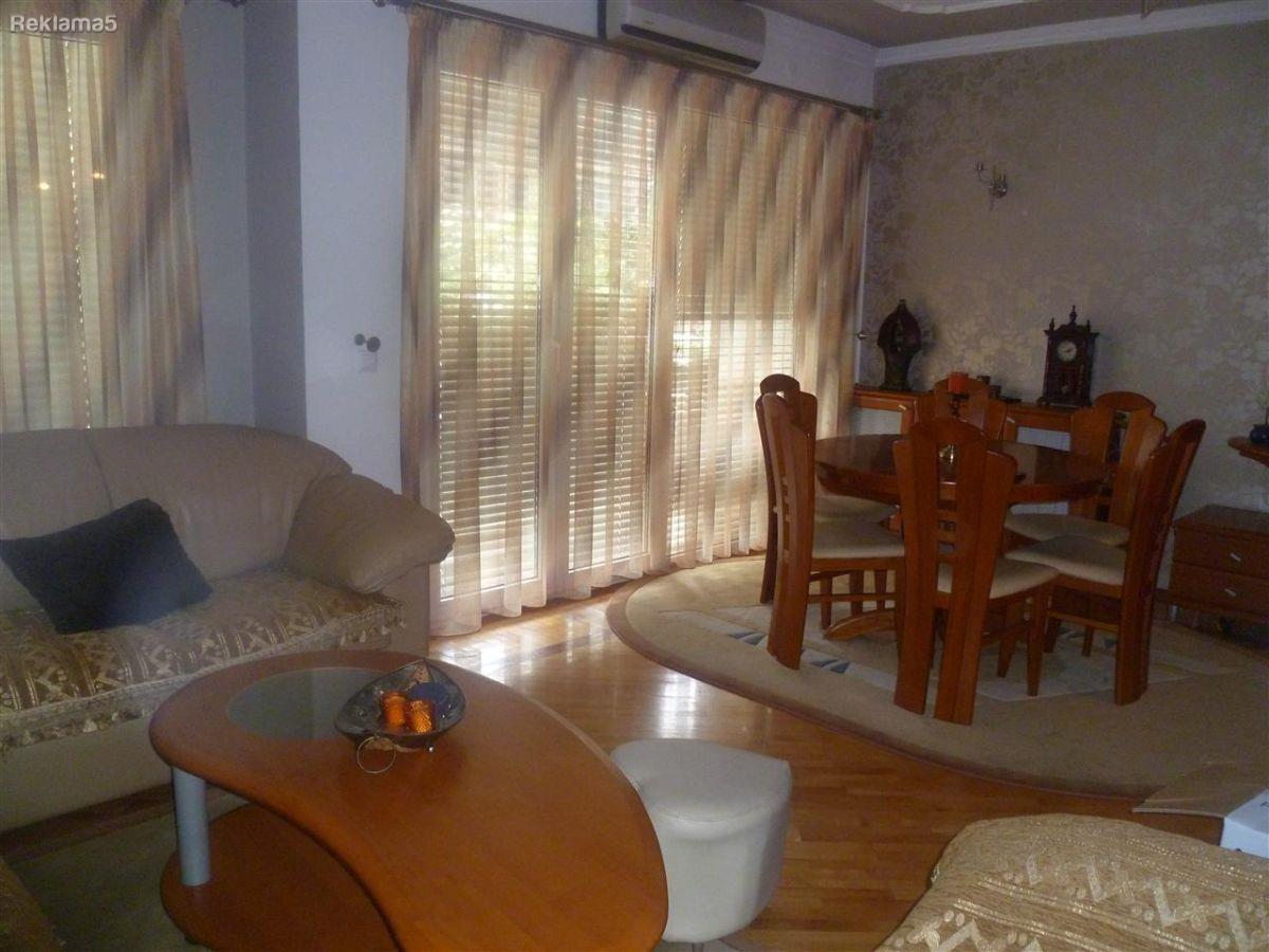 SE PRODAVA TROSOBEN STAN VO KISELA VODA