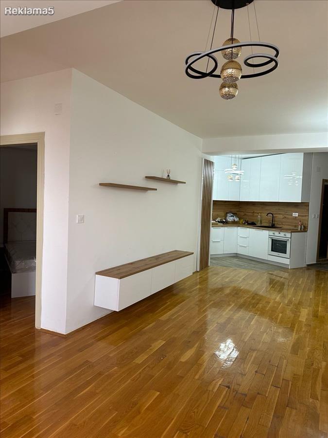 FURNISHED THREE-ROOM 61M2 APARTMENT IN THE CENTER FOR SALE