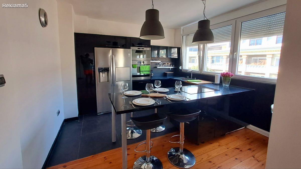 FOR SALE RENOVATED AND FURNISHED 2-ROOM 47M2 APARTMENT IN THE CENTER