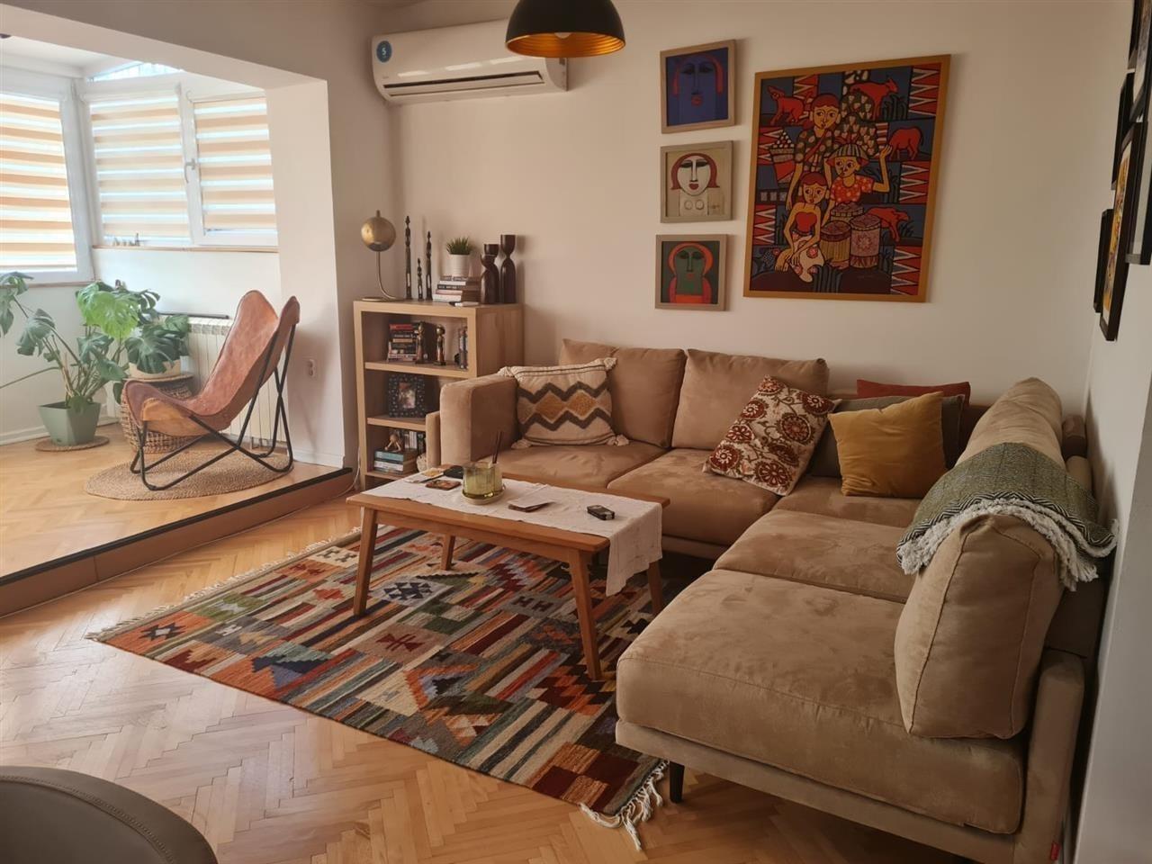 Se izdava namesten stan od 100m2 vo Centar