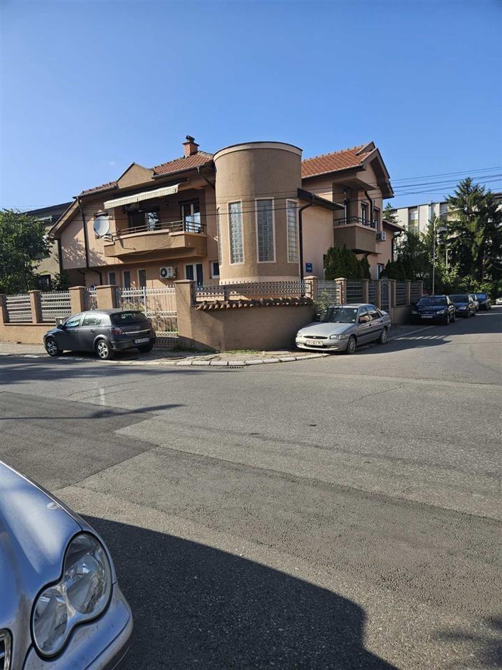 Residential and commercial space for rent - 140 m² (Taftalidze 2)